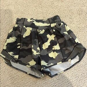 LIKE NEW Lululemon Green and Black Athletic Shorts 4” size 0